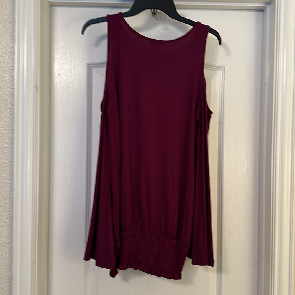 NWOT VENUS burgundy cold shoulder top size small - Picture 3 of 5